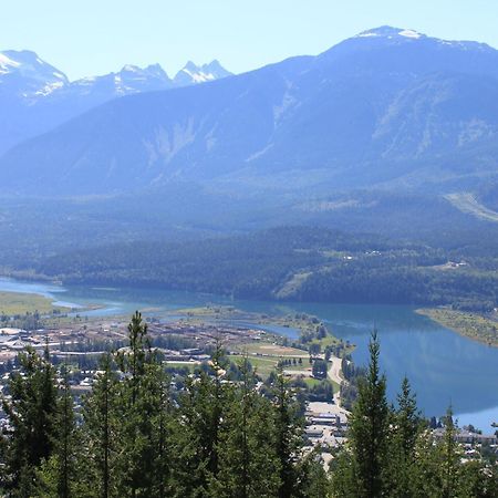 Alpenrose Revelstoke Bed & Breakfast Екстериор снимка