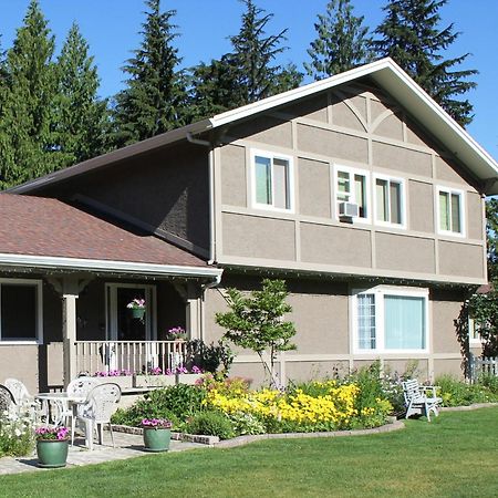 Alpenrose Revelstoke Bed & Breakfast Екстериор снимка