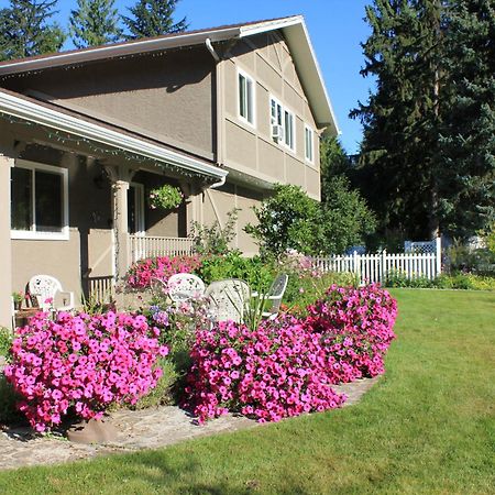Alpenrose Revelstoke Bed & Breakfast Екстериор снимка