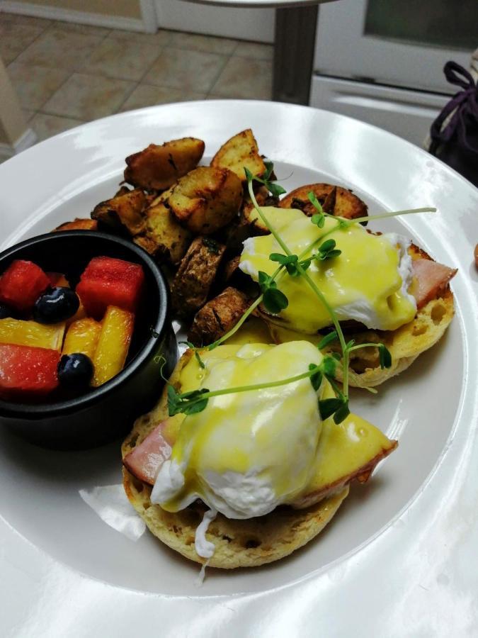 Alpenrose Revelstoke Bed & Breakfast Екстериор снимка
