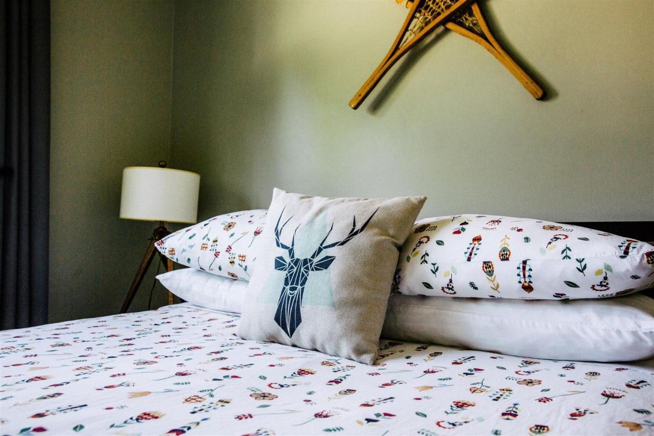 Alpenrose Revelstoke Bed & Breakfast Екстериор снимка