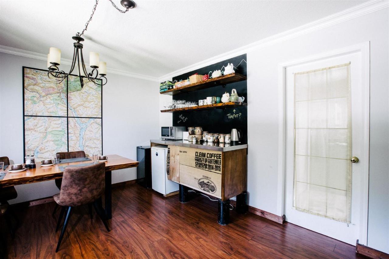 Alpenrose Revelstoke Bed & Breakfast Екстериор снимка