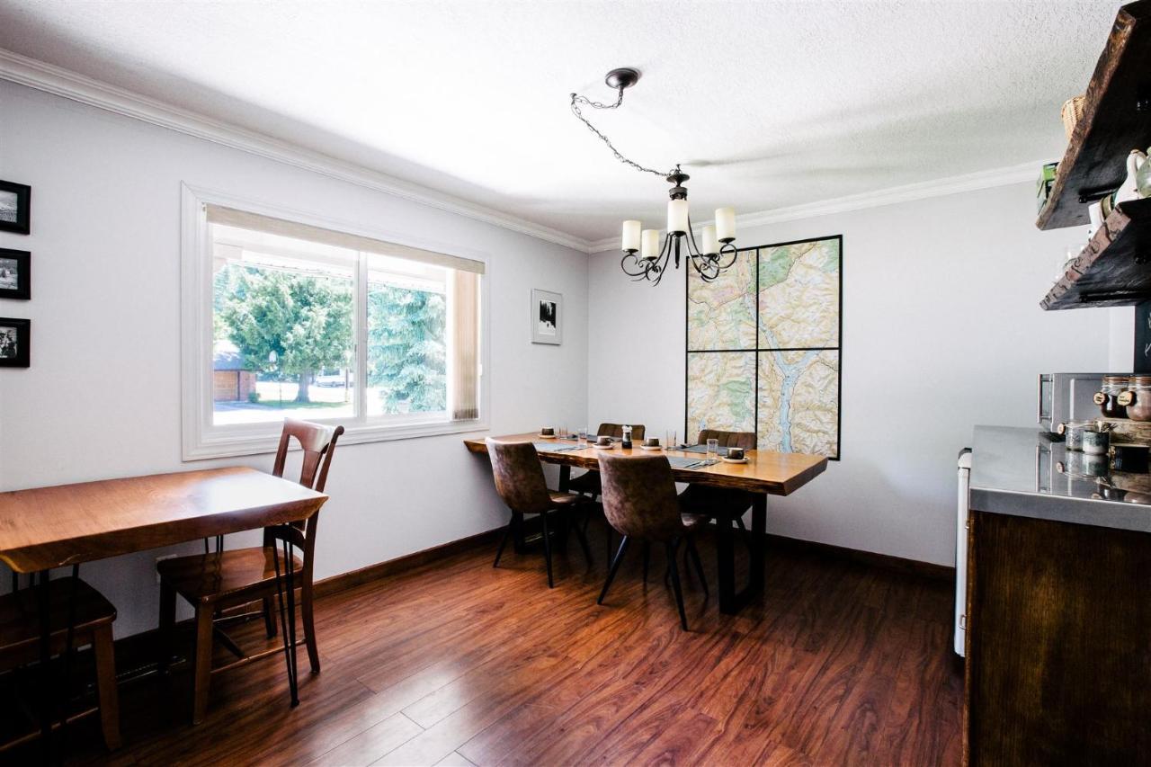 Alpenrose Revelstoke Bed & Breakfast Екстериор снимка