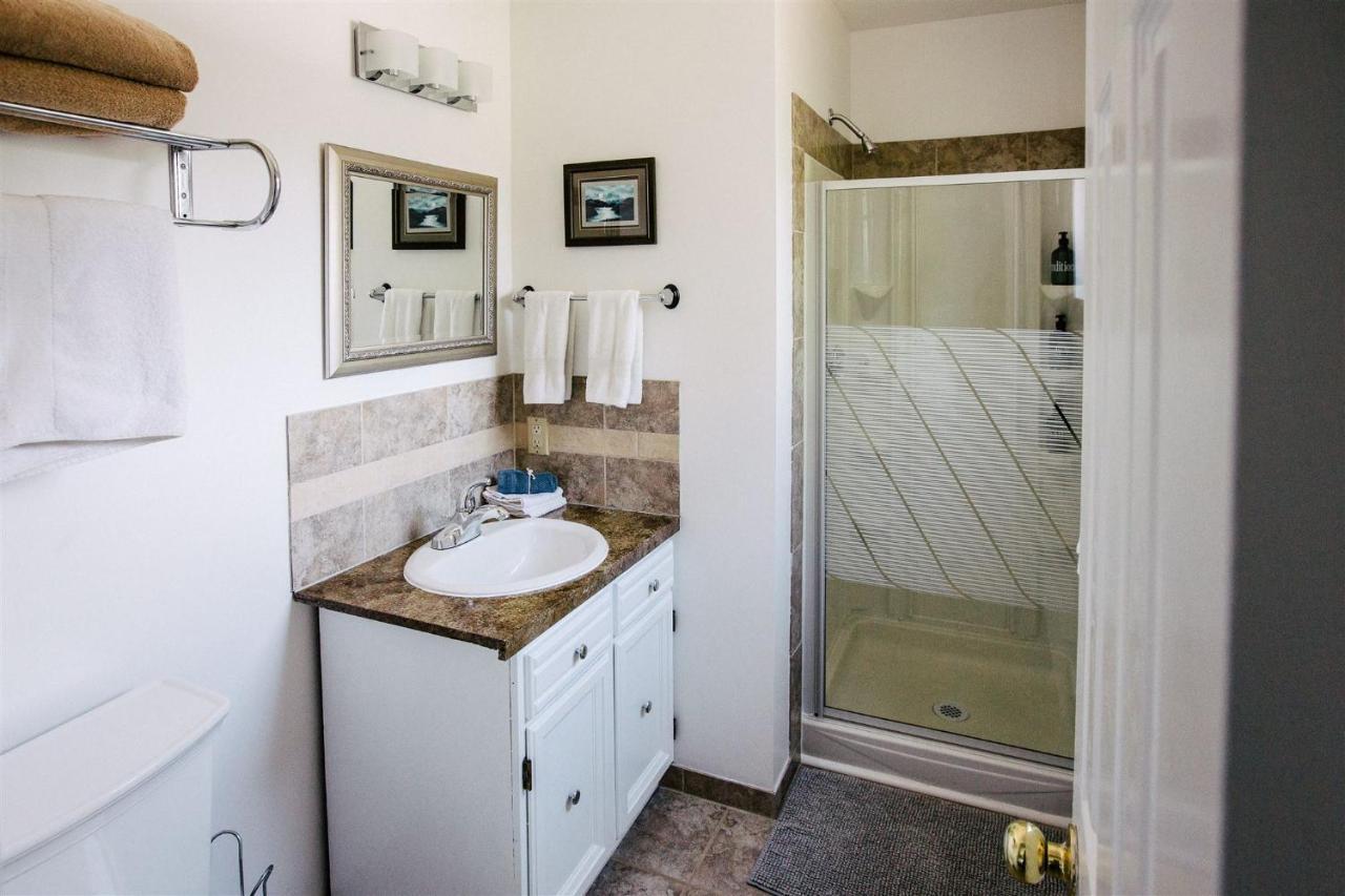 Alpenrose Revelstoke Bed & Breakfast Екстериор снимка