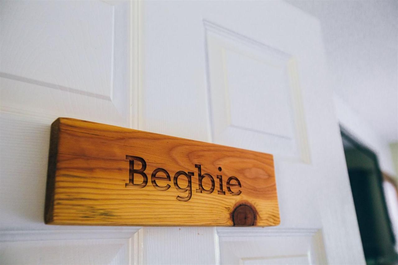 Alpenrose Revelstoke Bed & Breakfast Екстериор снимка
