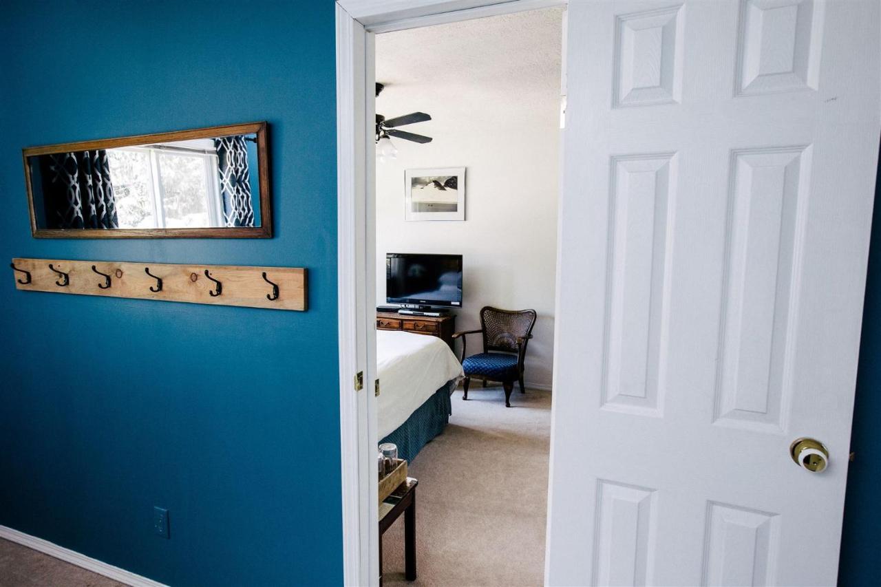 Alpenrose Revelstoke Bed & Breakfast Екстериор снимка