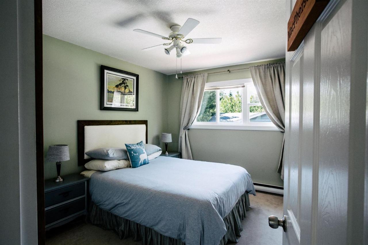 Alpenrose Revelstoke Bed & Breakfast Екстериор снимка