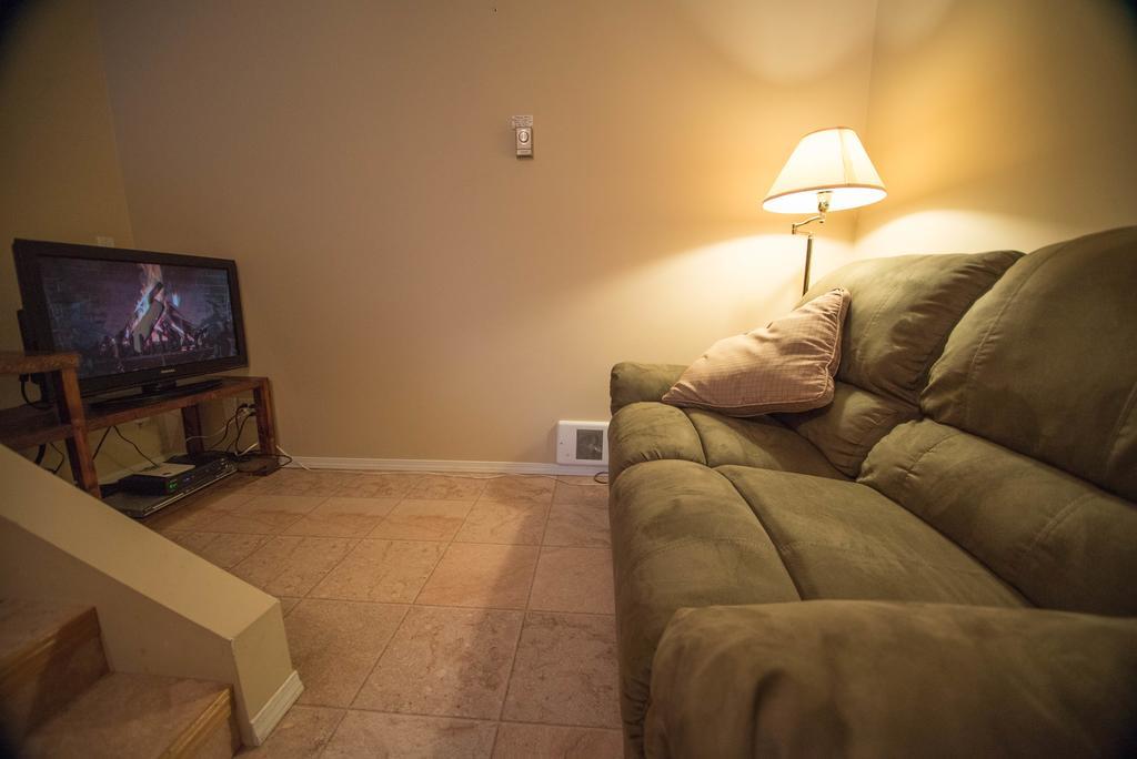 Alpenrose Revelstoke Bed & Breakfast Екстериор снимка