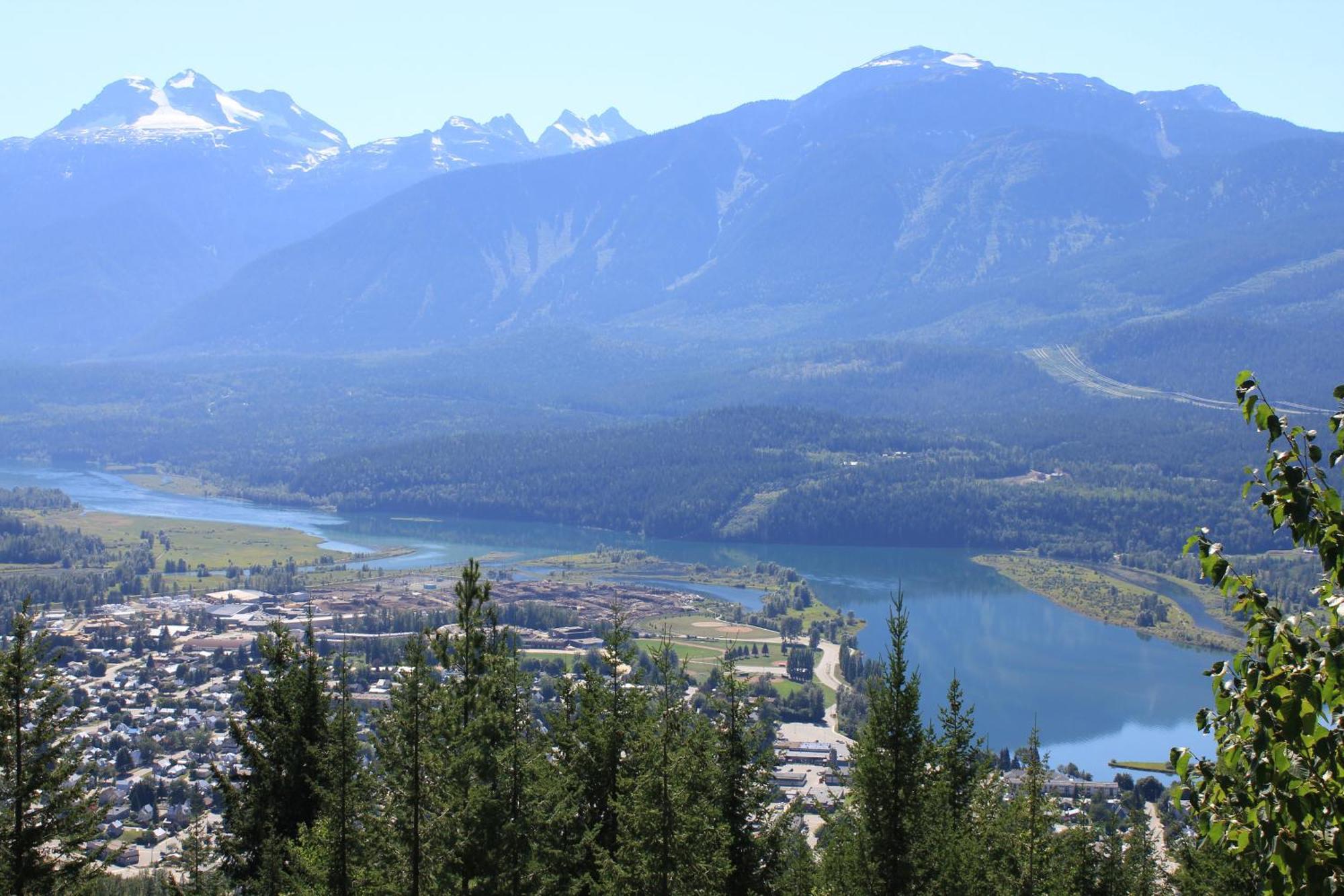 Alpenrose Revelstoke Bed & Breakfast Екстериор снимка