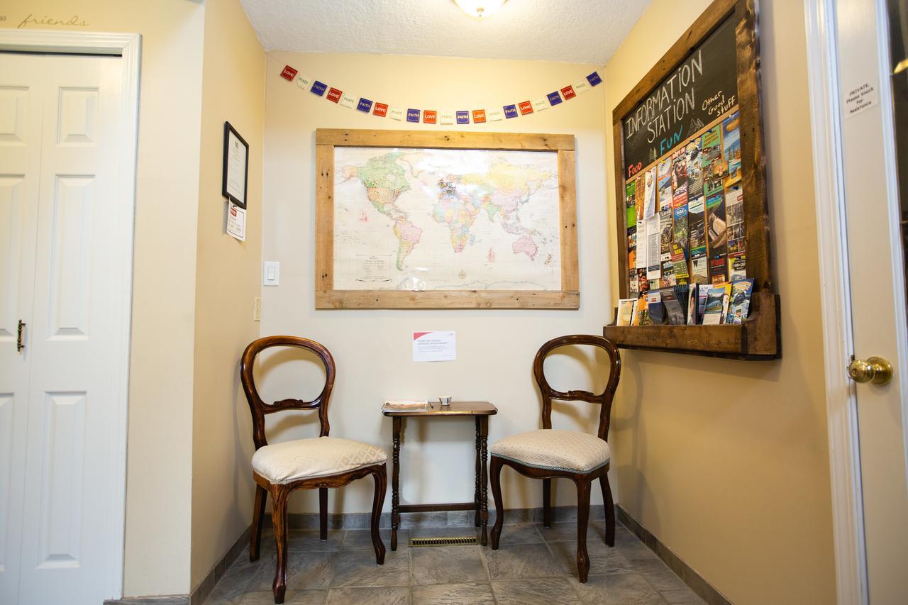 Alpenrose Revelstoke Bed & Breakfast Екстериор снимка