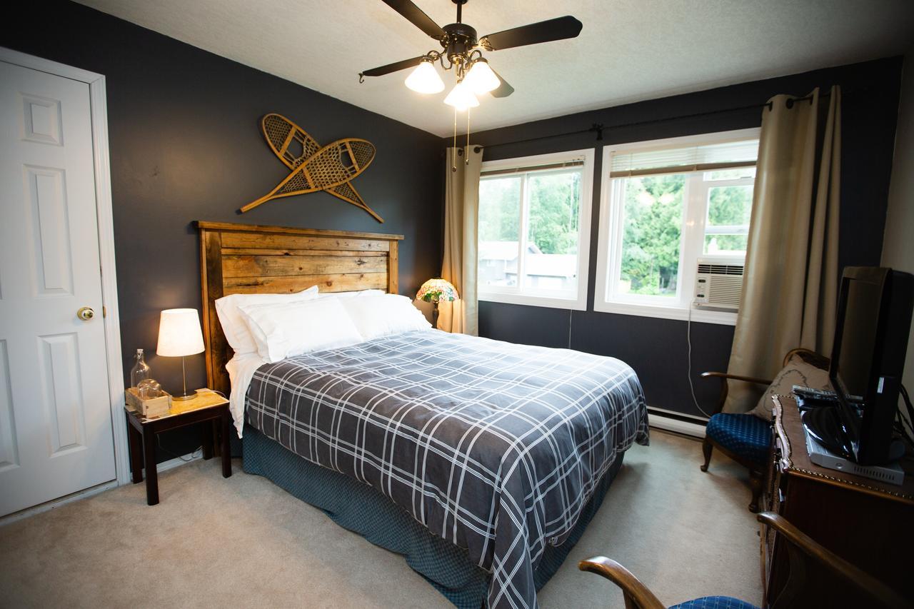 Alpenrose Revelstoke Bed & Breakfast Стая снимка