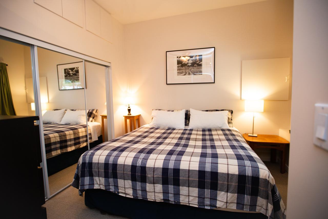Alpenrose Revelstoke Bed & Breakfast Екстериор снимка
