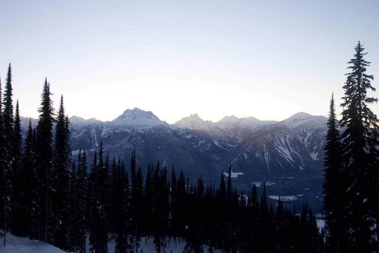 Alpenrose Revelstoke Bed & Breakfast Екстериор снимка