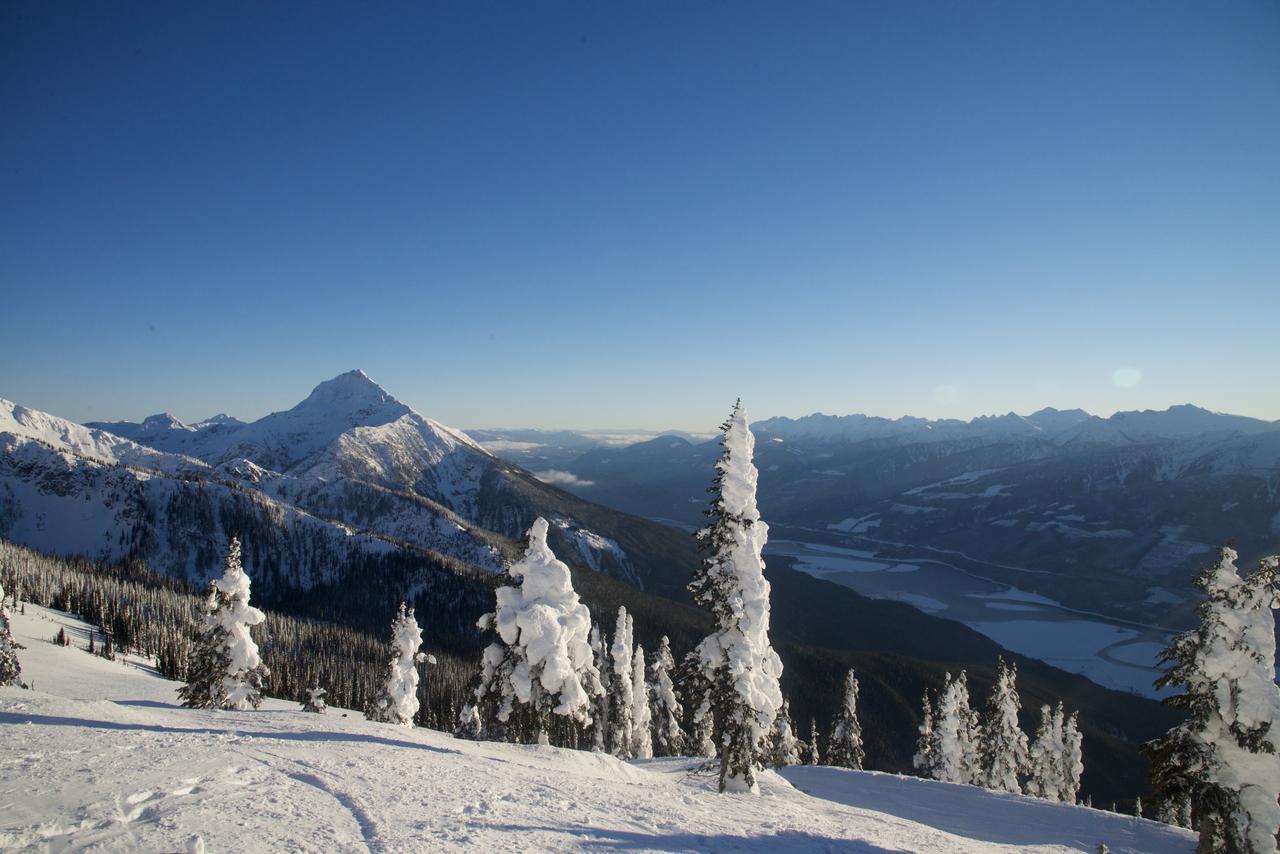 Alpenrose Revelstoke Bed & Breakfast Екстериор снимка